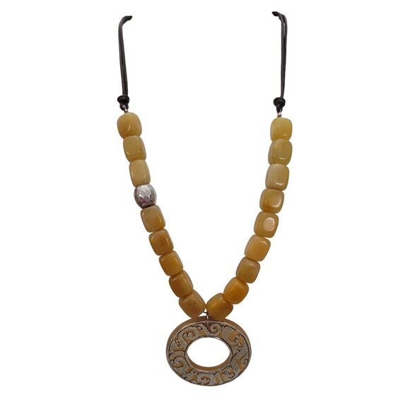 Silpada Yellow Stone Leather Sterling Hammered Medallion Pendant Necklace E849 - Picture 2 of 10